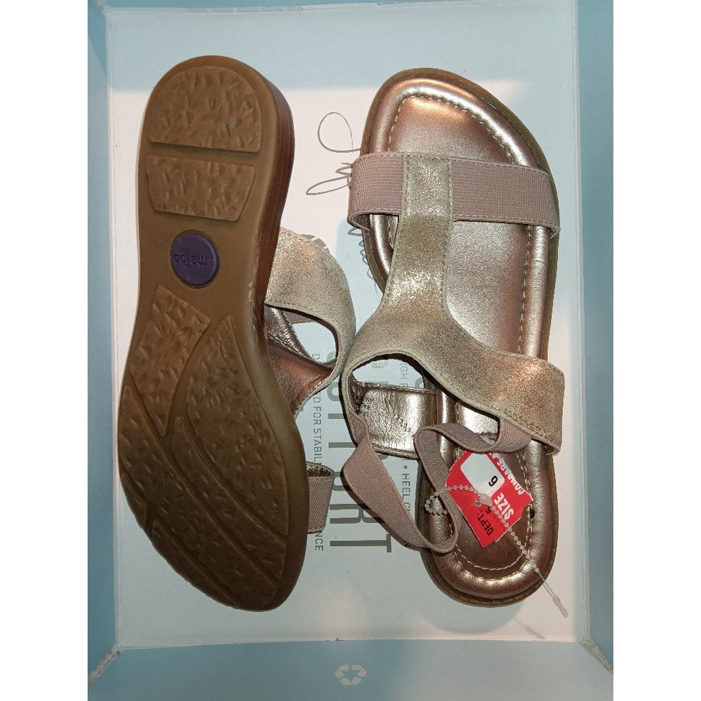 ...me Too Sparkly Peach Metallic BRAND NEW Sandals - Size 6 Medium